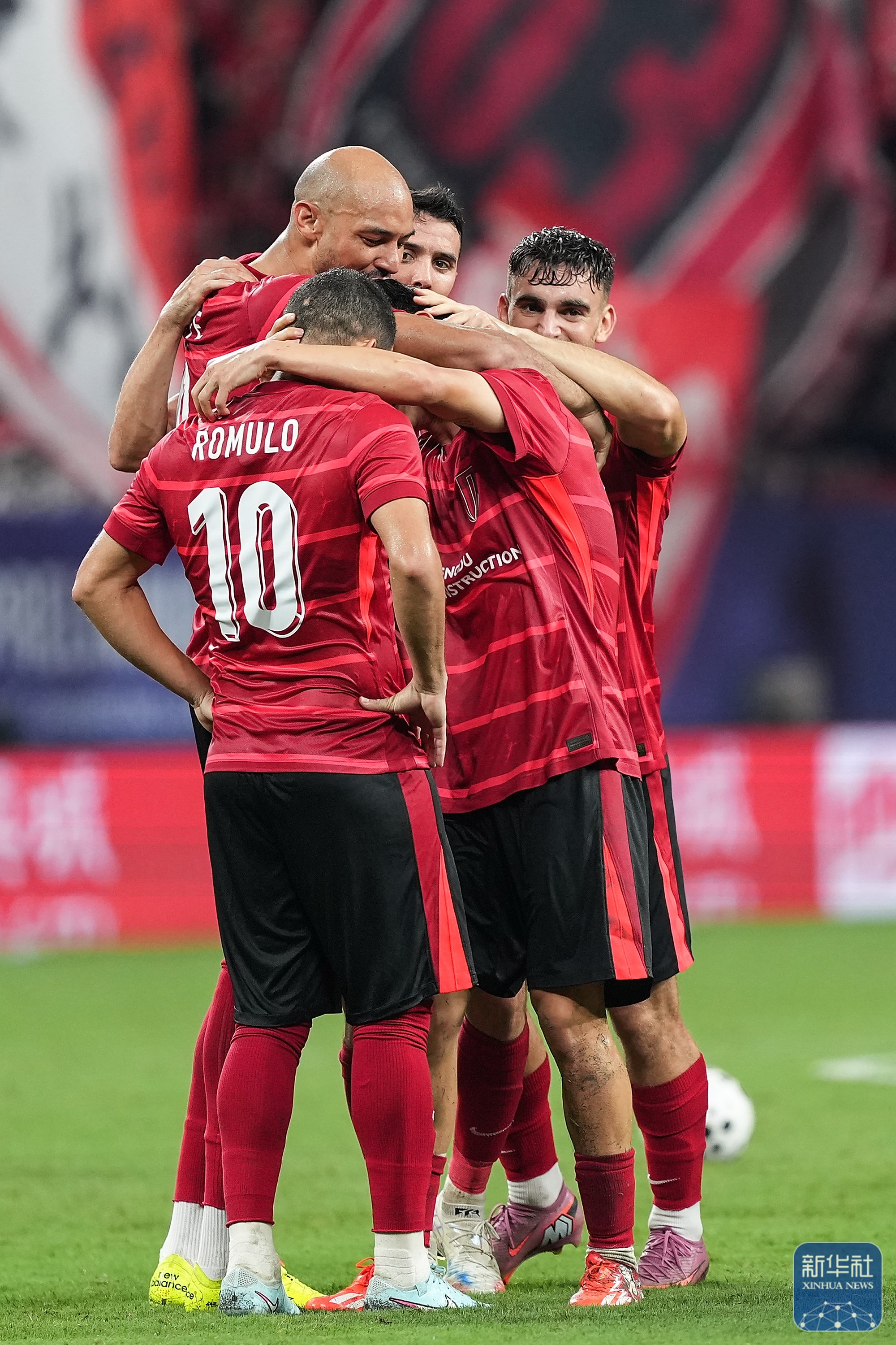 kpl下注官网 -曼城训练开放日，关键时刻官宣签约引欢呼，亚冠在即，训练强度明显提升 