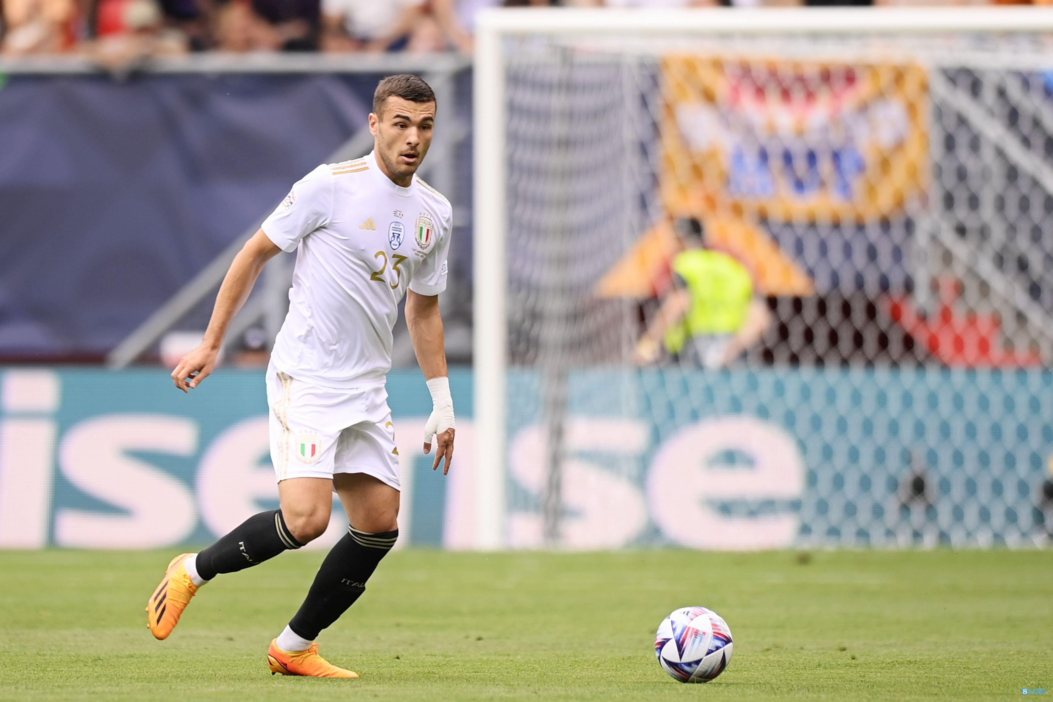 kpl电竞入口 -阿扎伦卡在巴塞罗那比赛中爆冷今夜阿贾克斯调整名单，现场解说直呼：里尔围绕法甲外线爆发 